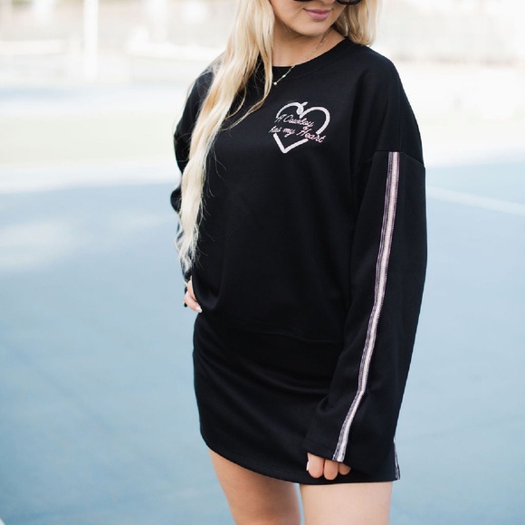 Rodeo Quincy A Cowboy Has My Heart Chic Black Heart Graphic Sweat Set